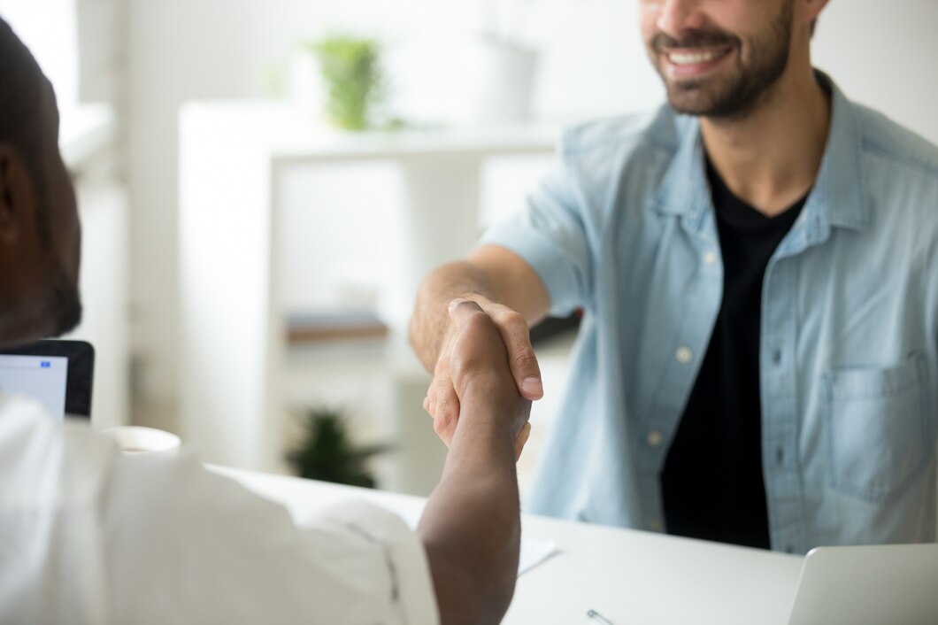 multiracial-businessmen-shaking-hands-multi-ethnic-partnership-concept-close-up-view multiracial-businessmen-shaking-hands-multi-ethnic-partnership-concept-close-up-view